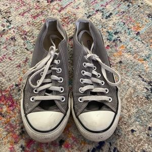 Gray Converse All Star sneaker, size 7